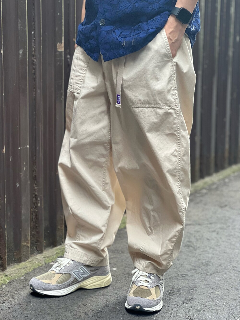 「このスタイルがお気に入り」｜「NEW BALANCEのアイテム（スニーカー、グレー系）」を使った、冨田 幸大さん（メンズ・171cm）の夏コーディネートの3枚目の写真