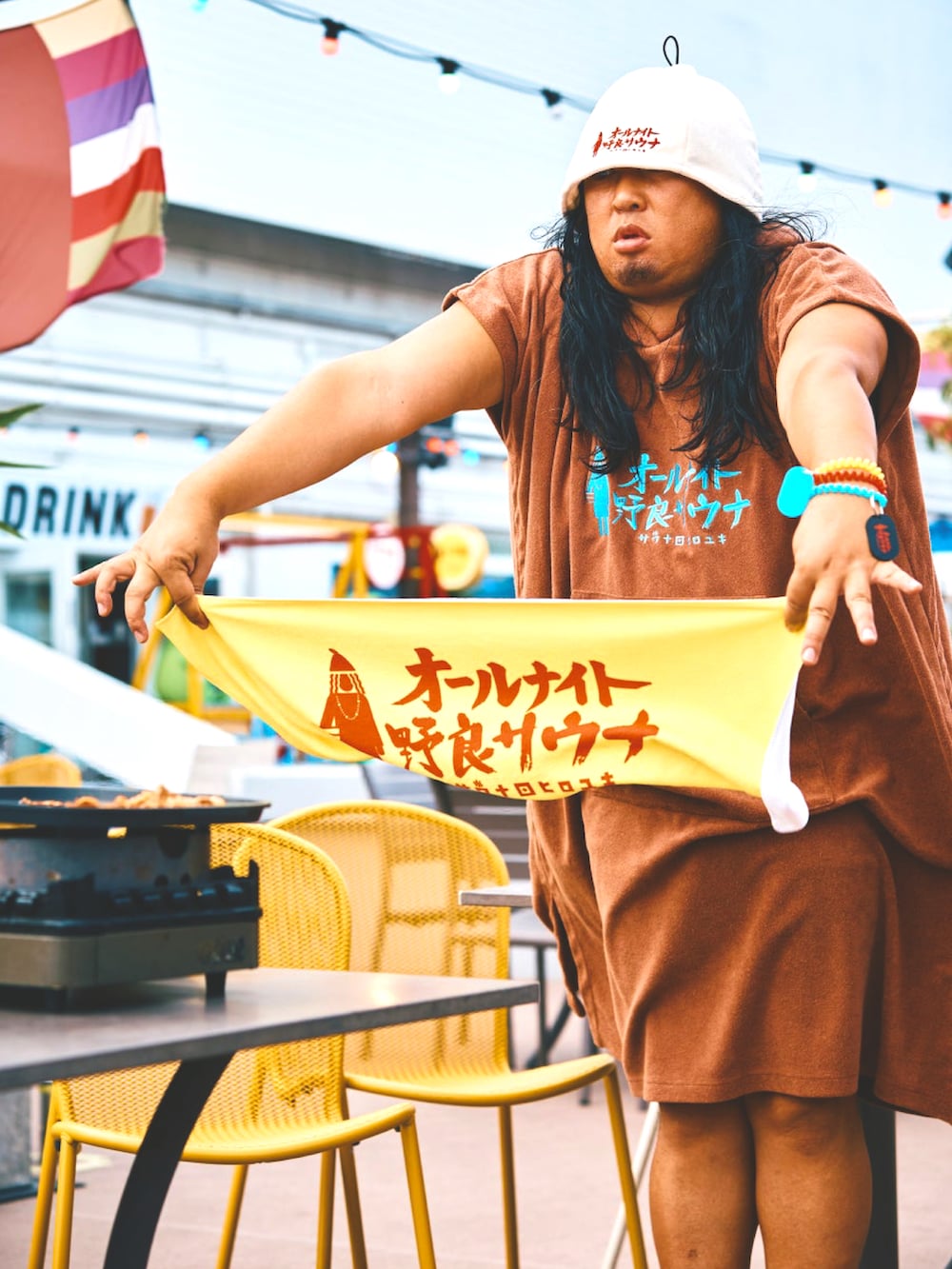 ブラウン系のルームウェア/パジャマ、その他のその他を着用したメンズの夏コーディネートの5枚目の写真