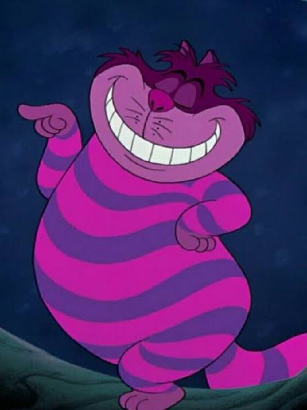 ピンク系のTシャツ/カットソー、ピンク系のボディバッグ/ウエストポーチ、ブラック系のデニムジャケットを着用したメンズの春コーディネートの3枚目の写真