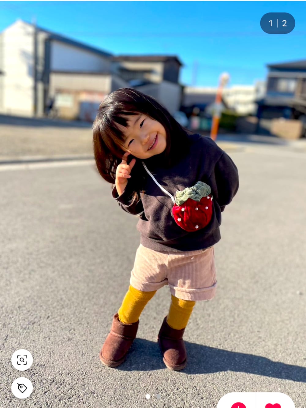 ピンク系のTシャツ/カットソー、ピンク系のカーディガン/ボレロ、ピンク系のジャケット/アウターを着用したメンズの冬コーディネートの4枚目の写真