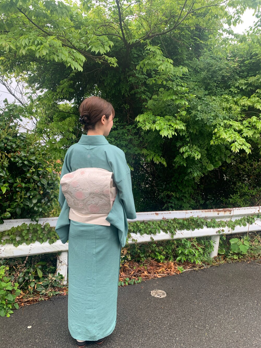 グリーン系のその他を着用したレディースの春コーディネートの2枚目の写真