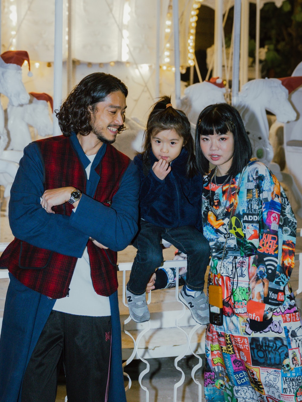 ブラック系のその他パンツを着用したメンズの冬コーディネートの2枚目の写真