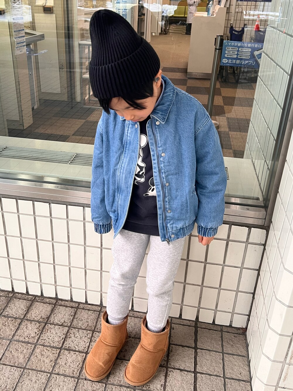 「真冬のあったかスタイル、キッズファッション、おしゃれさんと繋がりたい、スウェットコーデ、子供コーデ、子供服、おとこのこ、カジュアルコーデ、お出かけコーデ、休日スタイル、アウター、デニム、スウェット、キッズコーデ、プチプラ」｜「H&Mのアイテム（ジャケット/アウター、ブルー系）」を使った、✳︎sho-ma✳︎さん（キッズ・120cm）の冬コーディネートの2枚目の写真