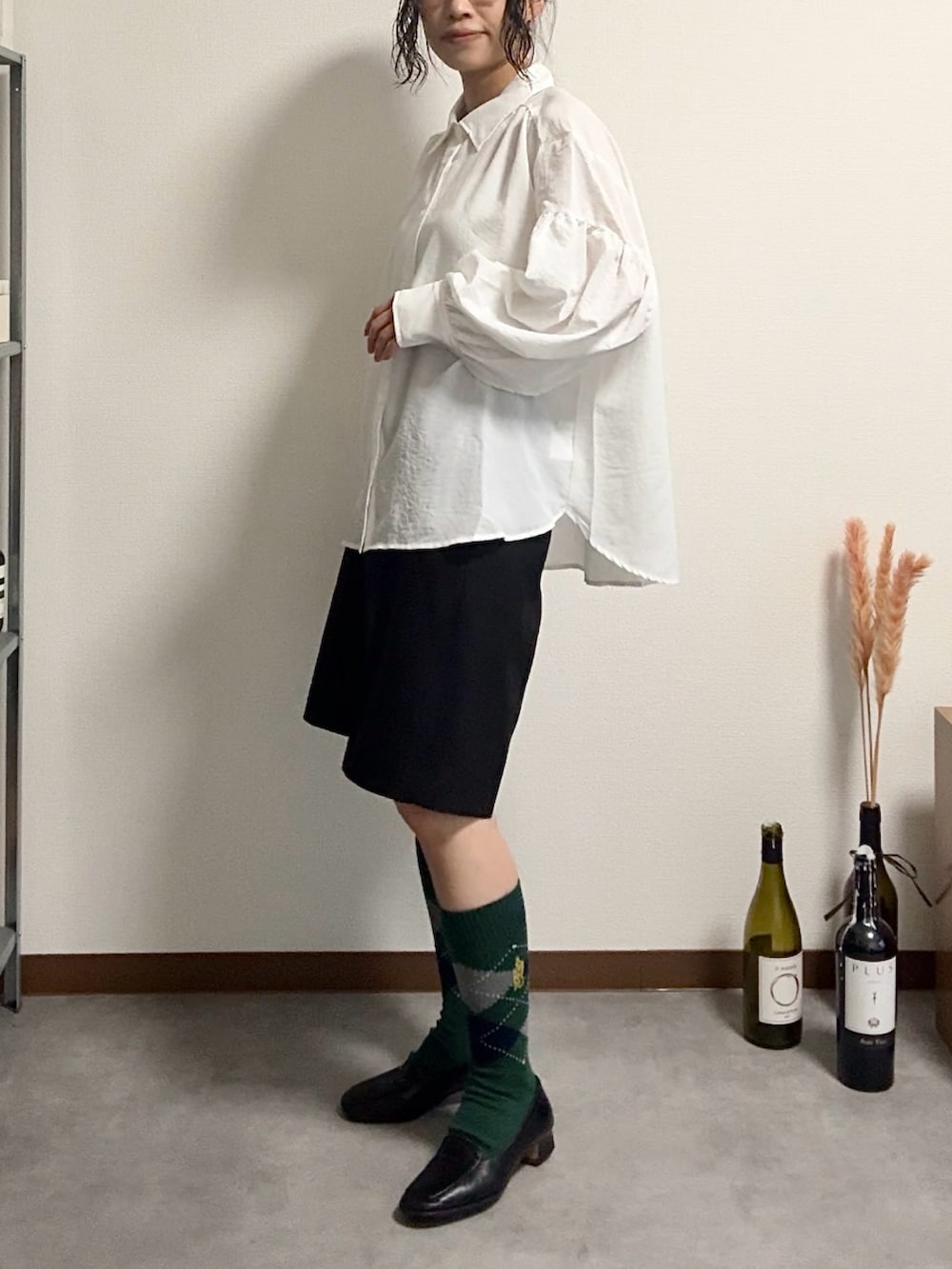 ホワイト系のシャツ/ブラウス、その他のその他を着用したレディースの春コーディネートの2枚目の写真