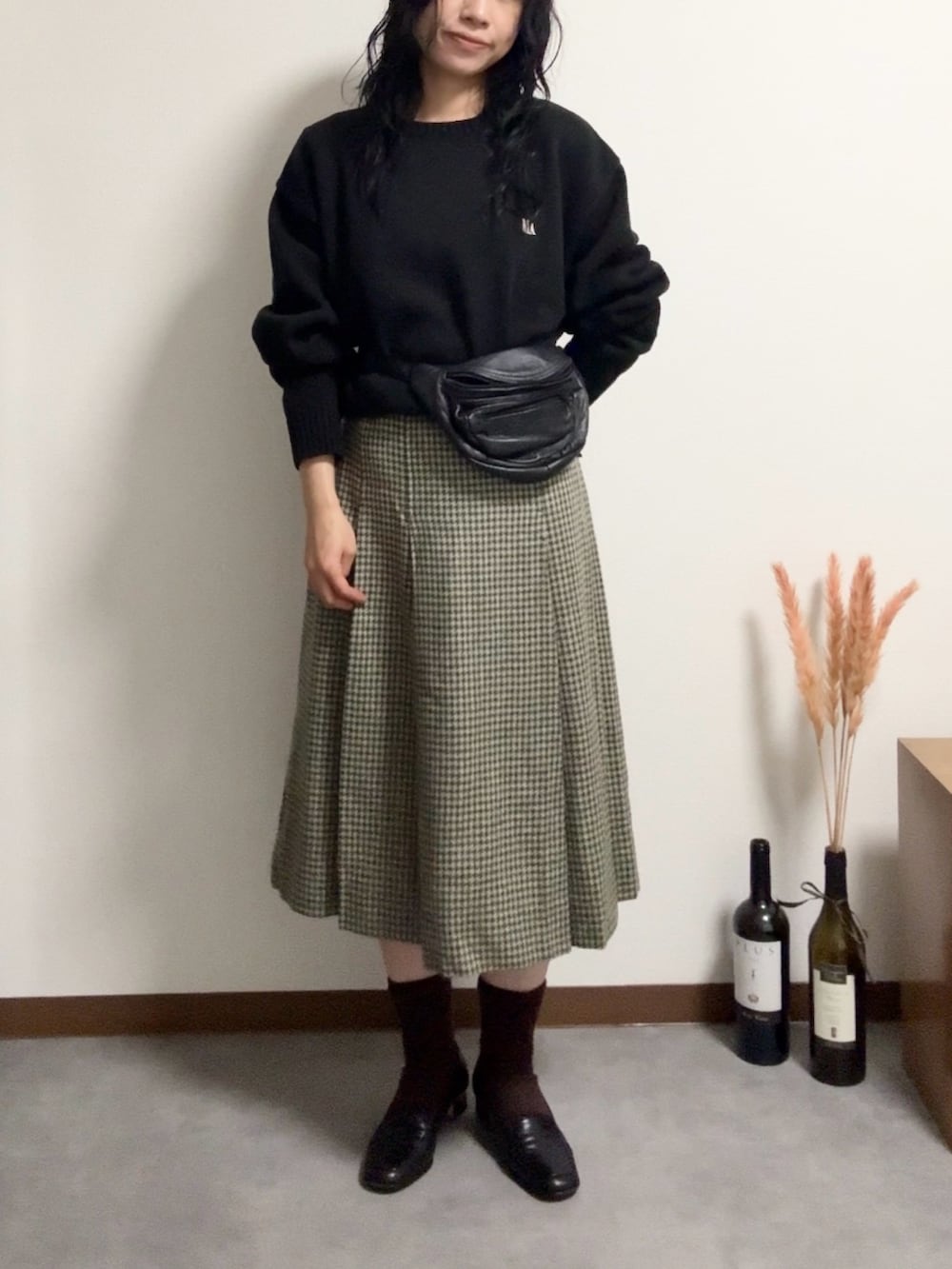 ブラック系のニット/セーター、その他のその他を着用したレディースの冬コーディネートの2枚目の写真