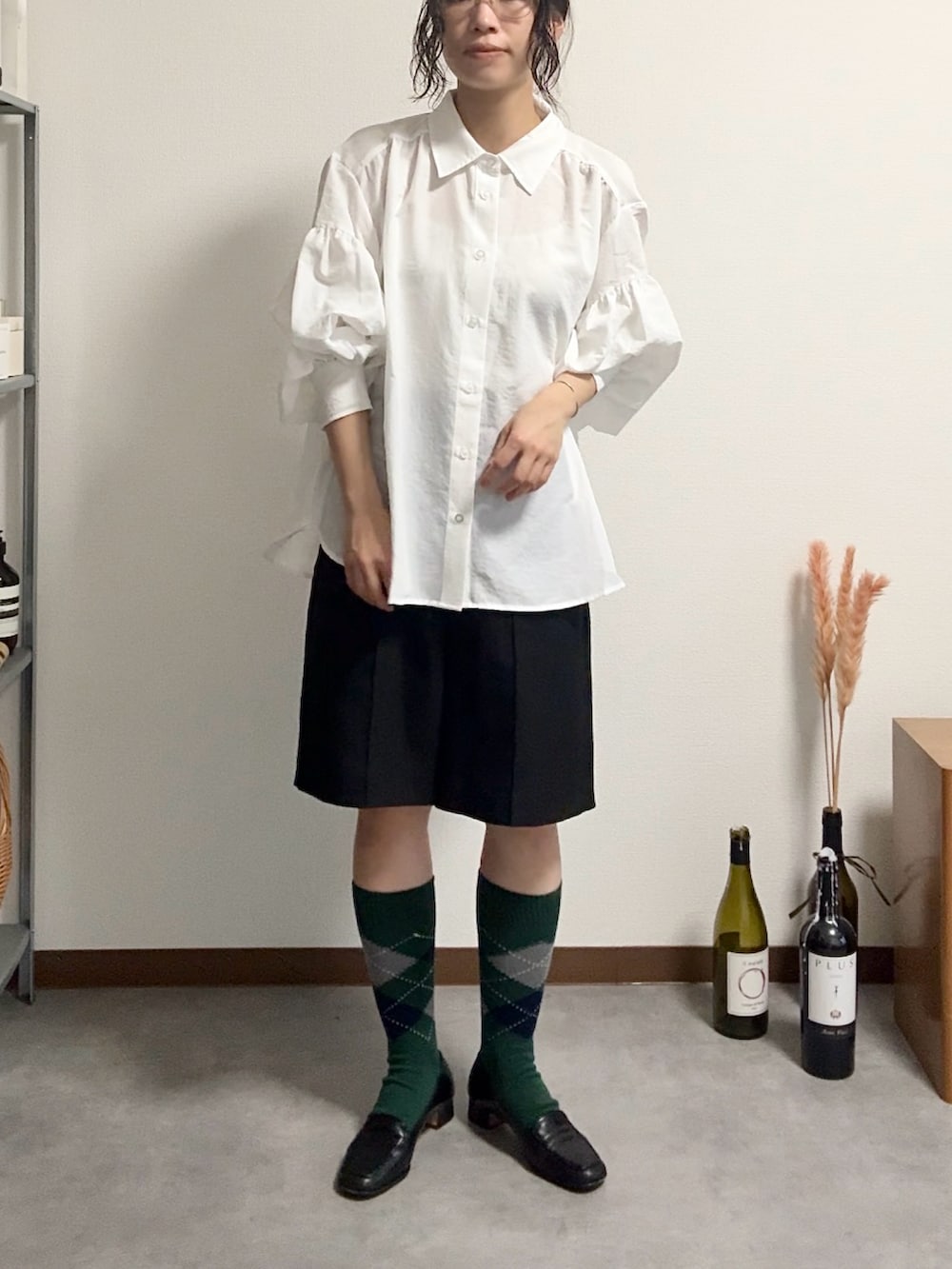 ホワイト系のシャツ/ブラウス、その他のその他を着用したレディースの春コーディネートの3枚目の写真