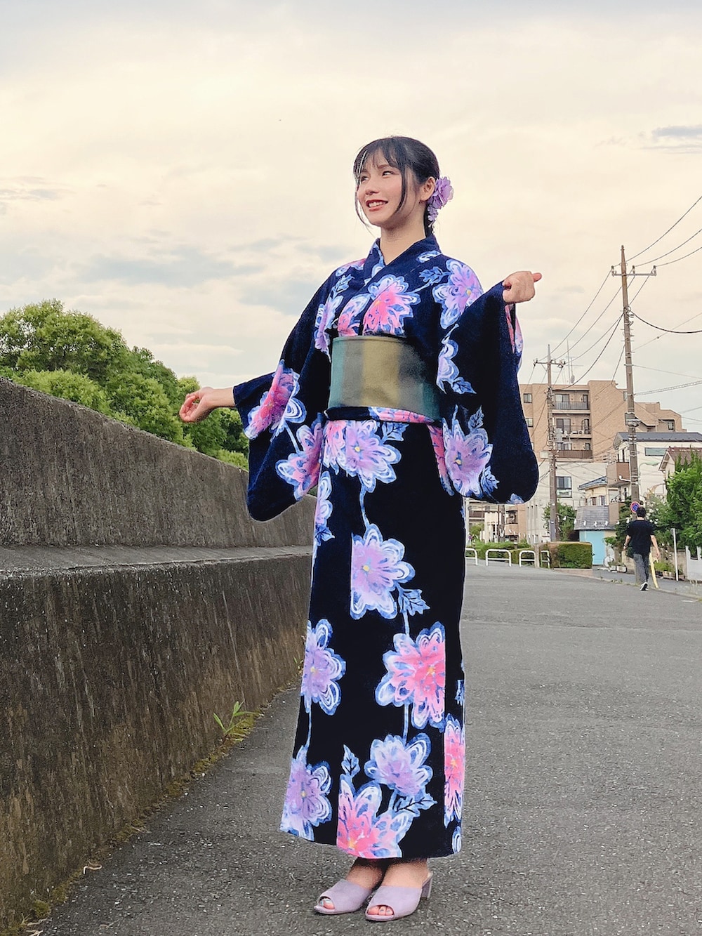 「浴衣、浴衣女子、浴衣コーデ、休日スタイル、ブルベ冬、ブルベ、お祭り、夏コーデ、夏、和服、ヘアアレンジ」｜「no brandのアイテム（ヘアアクセサリー、パープル系）」を使った、超骨ストのRicoさん（骨格ストレート・レディース・157cm）の夏コーディネートの2枚目の写真