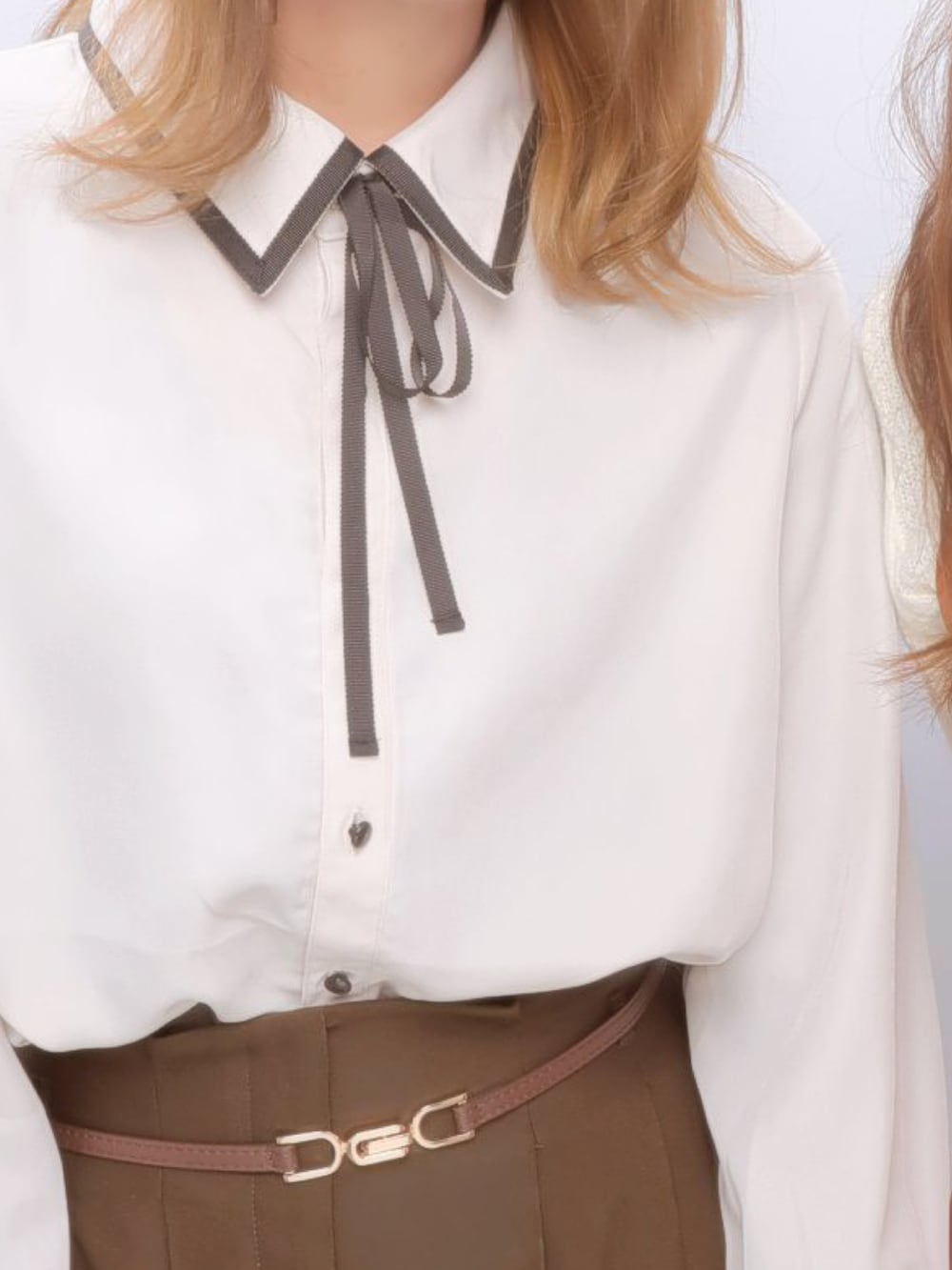 「春服、量産型になりきれない、量産型になりたかった、きれいめカジュアル、大人カジュアル、大人かわいい、プチプラ、きれいめコーディネート、ブラウス、ブラウンスカート、ホワイトカーディガン、白カーディガン、キレイめコーデ」｜「しまむらのアイテム（シャツ/ブラウス、ベージュ系）」を使った、meatさん（レディース・162cm）の春コーディネートの2枚目の写真