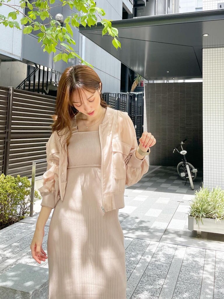 「MERCURYDUOのシアーミリタリーブルゾン（ブルゾン、ベージュ系）」を使った、長澤 実果さん（レディース・160cm）の夏コーディネートの2枚目の写真