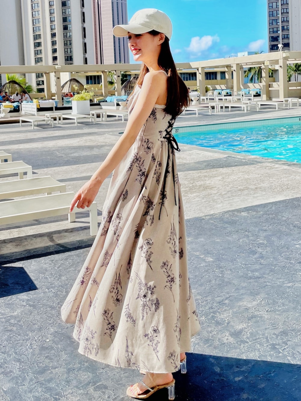 その他のワンピースを着用したレディースの春コーディネートの3枚目の写真