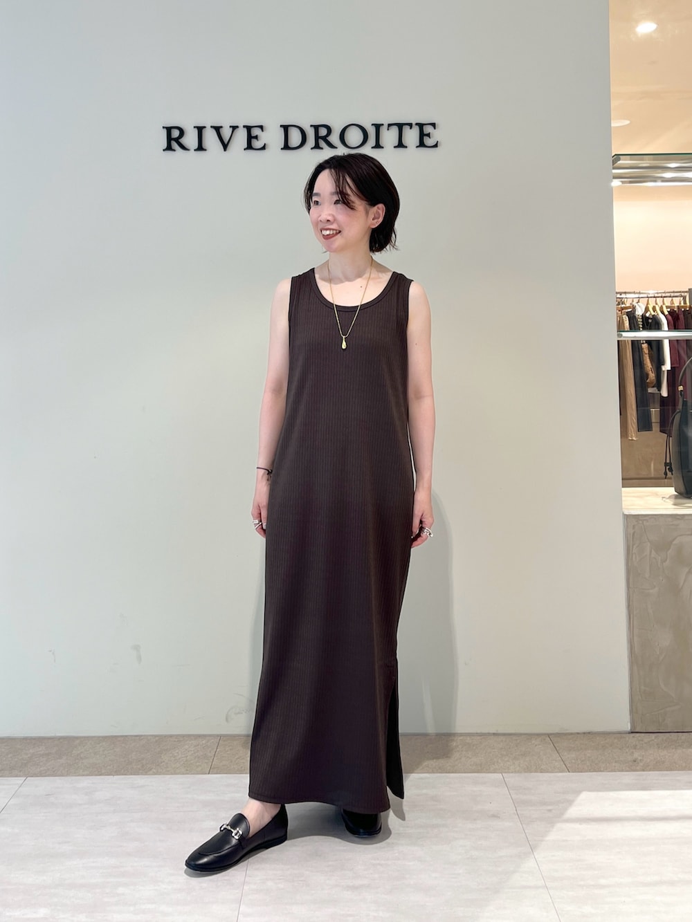 「レザー、ブラウン、オトナカジュアル、キレイめカジュアル、シンプルスタイル、大人コーデ、秋服準備はじめました、150cm台コーデ、ワンピース、ジャケット、ジャケットスタイル、ローファー、RIVEDROITE、骨格ストレート、低身長」｜「RIVE DROITEの2WAYリブタンクワンピース（ワンピース、ブラウン系）」を使った、☺︎いこまい☺︎さん（骨格ストレート・レディース・153cm）の夏コーディネートの7枚目の写真