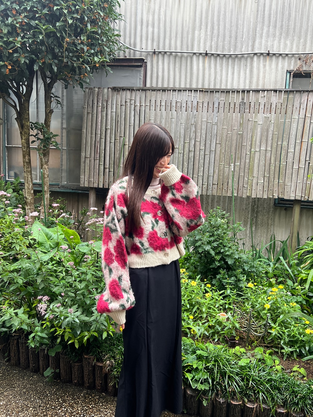 その他のジャケット/アウター、ブラック系のスカートを着用したレディースの冬コーディネートの3枚目の写真