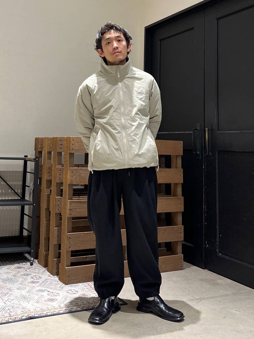 「カーディガン、アウター、冬コーデ、ニット、低身長、ストリート、カジュアル、きれいめ」｜「niko and...のカットメルトンイージーパンツ（その他パンツ、ブラック系）」を使った、Kou_saitohさん（メンズ・166cm）の冬コーディネートの5枚目の写真