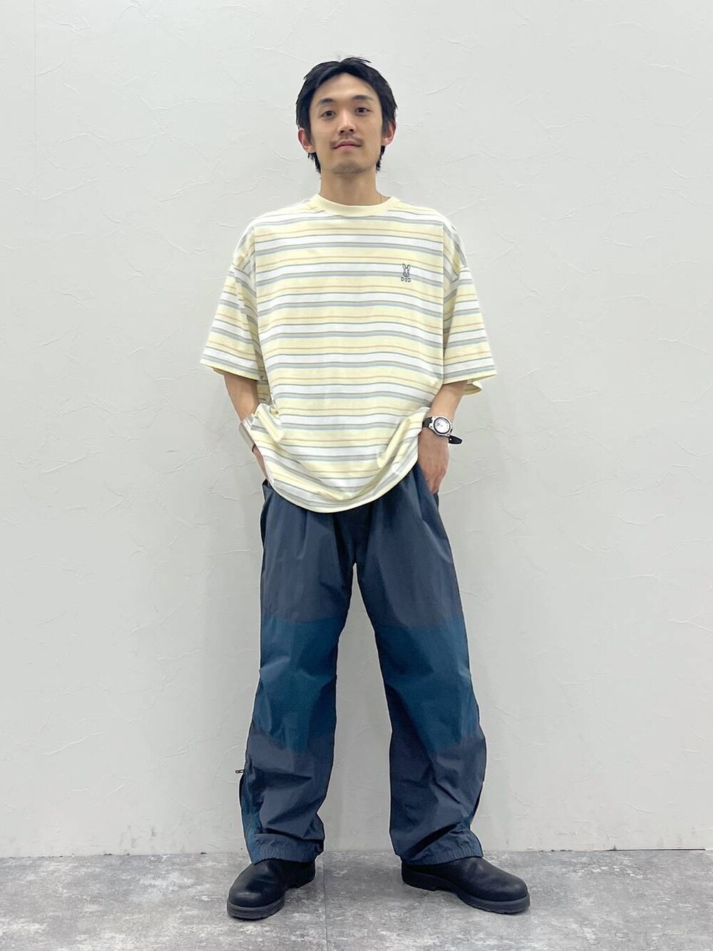 「低身長、ストリート、カジュアル、きれいめ、DODとニコアンド_nikoand...、niko and ...、ミリタリー、ボーダー」｜「niko and...の【NATOKii(ネイトゥーキー)】ミリタリーシャカパンツ（その他パンツ、グレー系）」を使った、Kou_saitohさん（メンズ・166cm）の春コーディネートの5枚目の写真