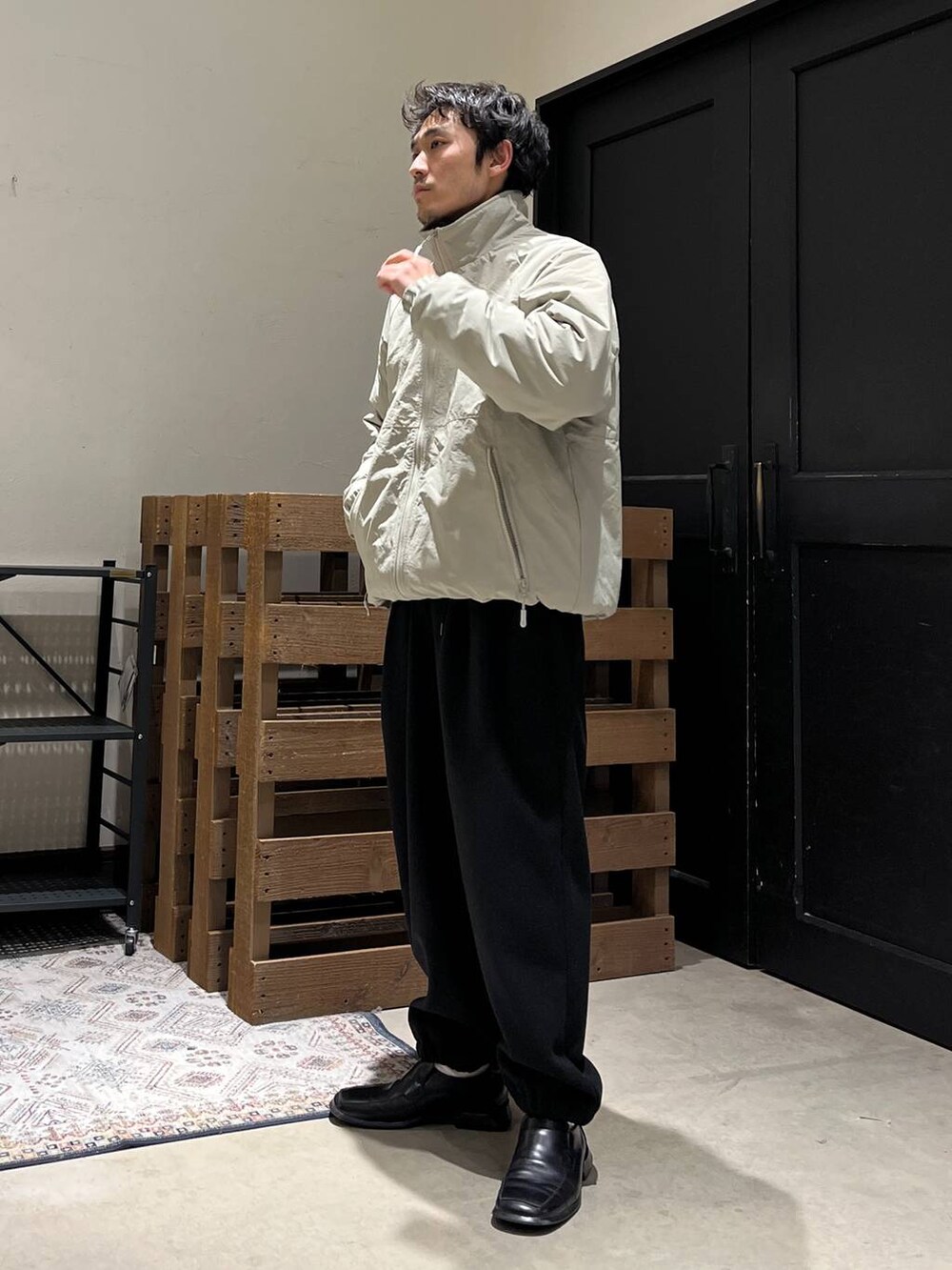 「カーディガン、アウター、冬コーデ、ニット、低身長、ストリート、カジュアル、きれいめ」｜「niko and...のカットメルトンイージーパンツ（その他パンツ、ブラック系）」を使った、Kou_saitohさん（メンズ・166cm）の冬コーディネートの4枚目の写真