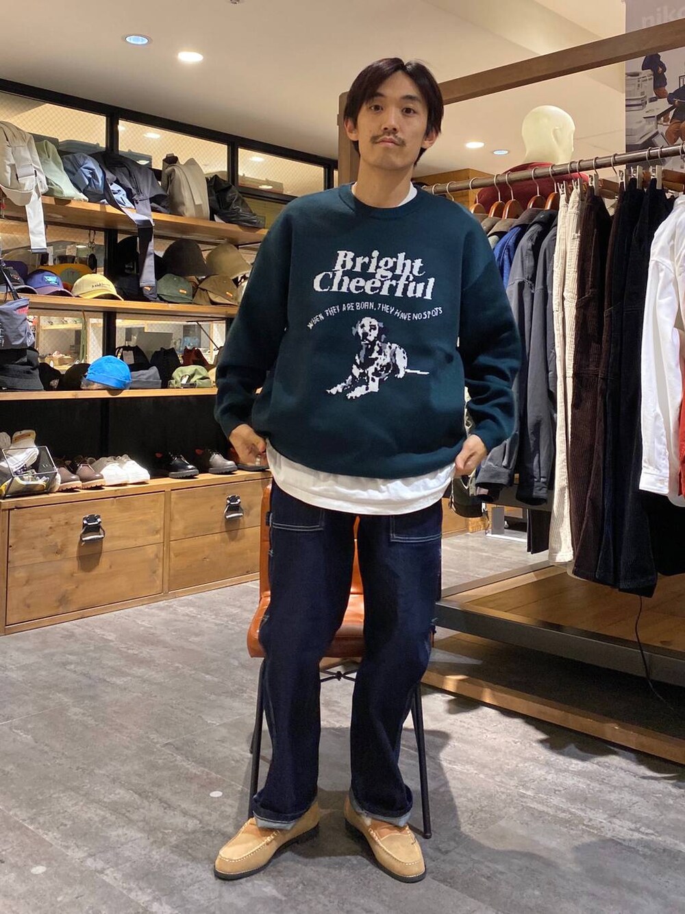 「ニット、秋コーデ、低身長、ストリート、カジュアル、きれいめ」｜「niko and...のペインターデニムパンツ【niko and ... JEANS 2024AW】（デニムパンツ、ブルー系）」を使った、Kou_saitohさん（メンズ・166cm）の秋コーディネートの2枚目の写真