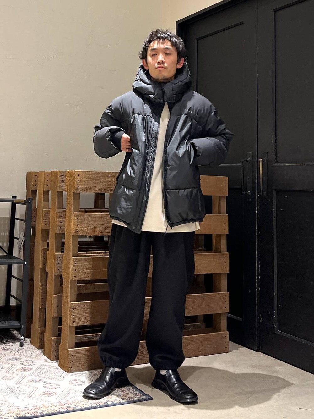 「NUMERALS、冬コーデ、ダウンジャケット、カジュアル、きれいめ、niko and ...」｜「NUMERALSの[NUMERALS]エアサーマル配色ブルゾン（ブルゾン、ブラック系）」を使った、Kou_saitohさん（メンズ・166cm）の冬コーディネートの6枚目の写真