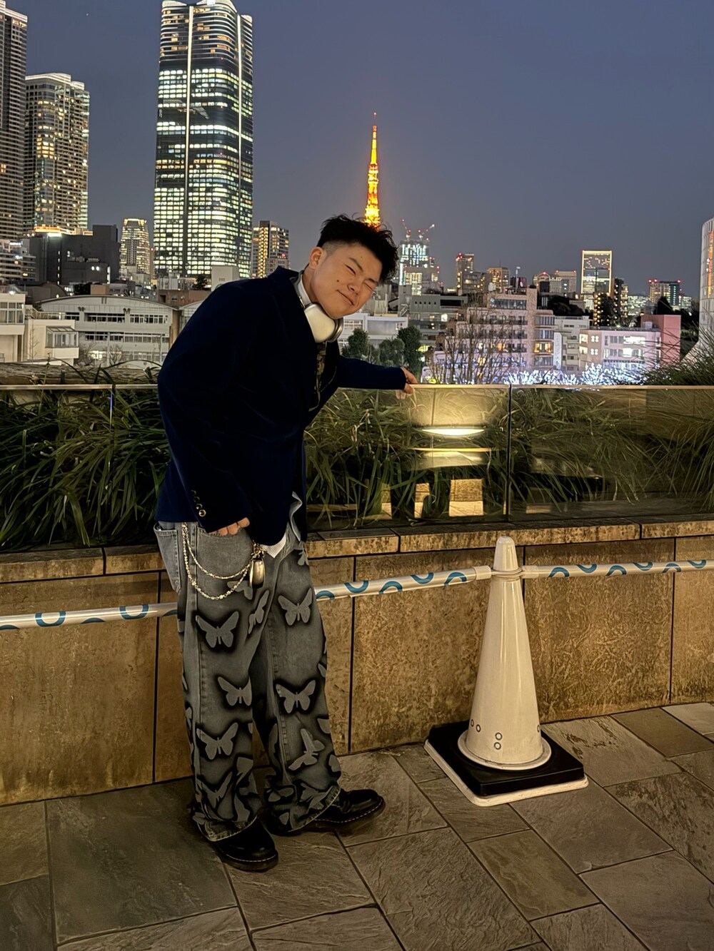 その他のシャツ/ブラウス、ゴールド系のバンダナ/スカーフを着用したメンズの冬コーディネートの2枚目の写真