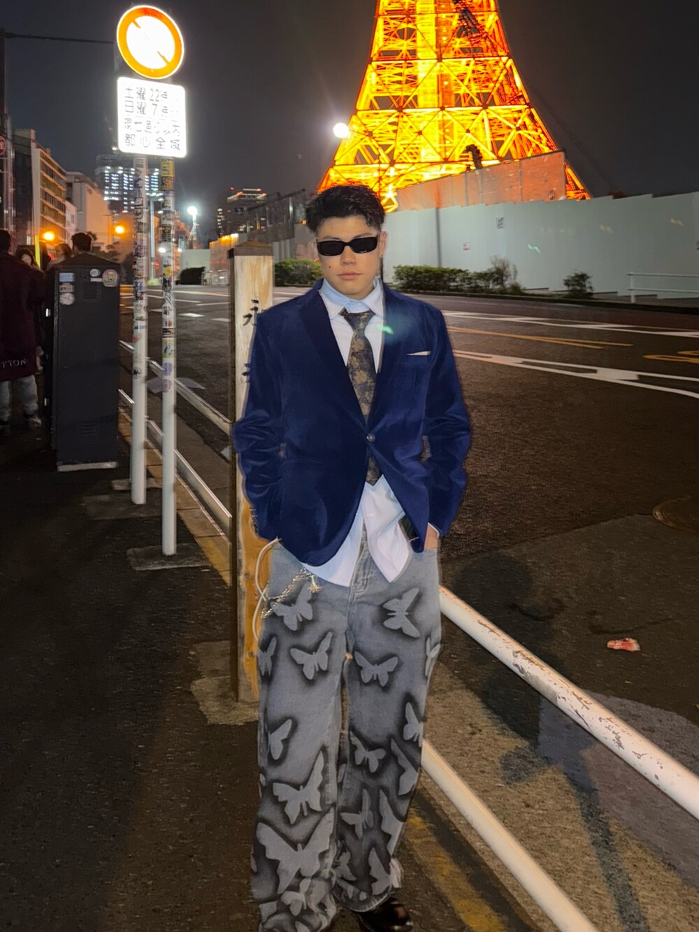 その他のシャツ/ブラウス、ゴールド系のバンダナ/スカーフを着用したメンズの冬コーディネートの4枚目の写真