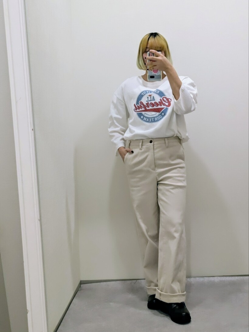 「25春イベントコーデ、20代、春コーデ、レディースファッション、スタッフ、レギュラー」｜「nissenのバスク素材綿混オーバーサイズ7分袖プリントTシャツ（Tシャツ/カットソー、ホワイト系）」を使った、hiyoco21さん（骨格ストレート・レディース・155cm）の冬コーディネートの3枚目の写真
