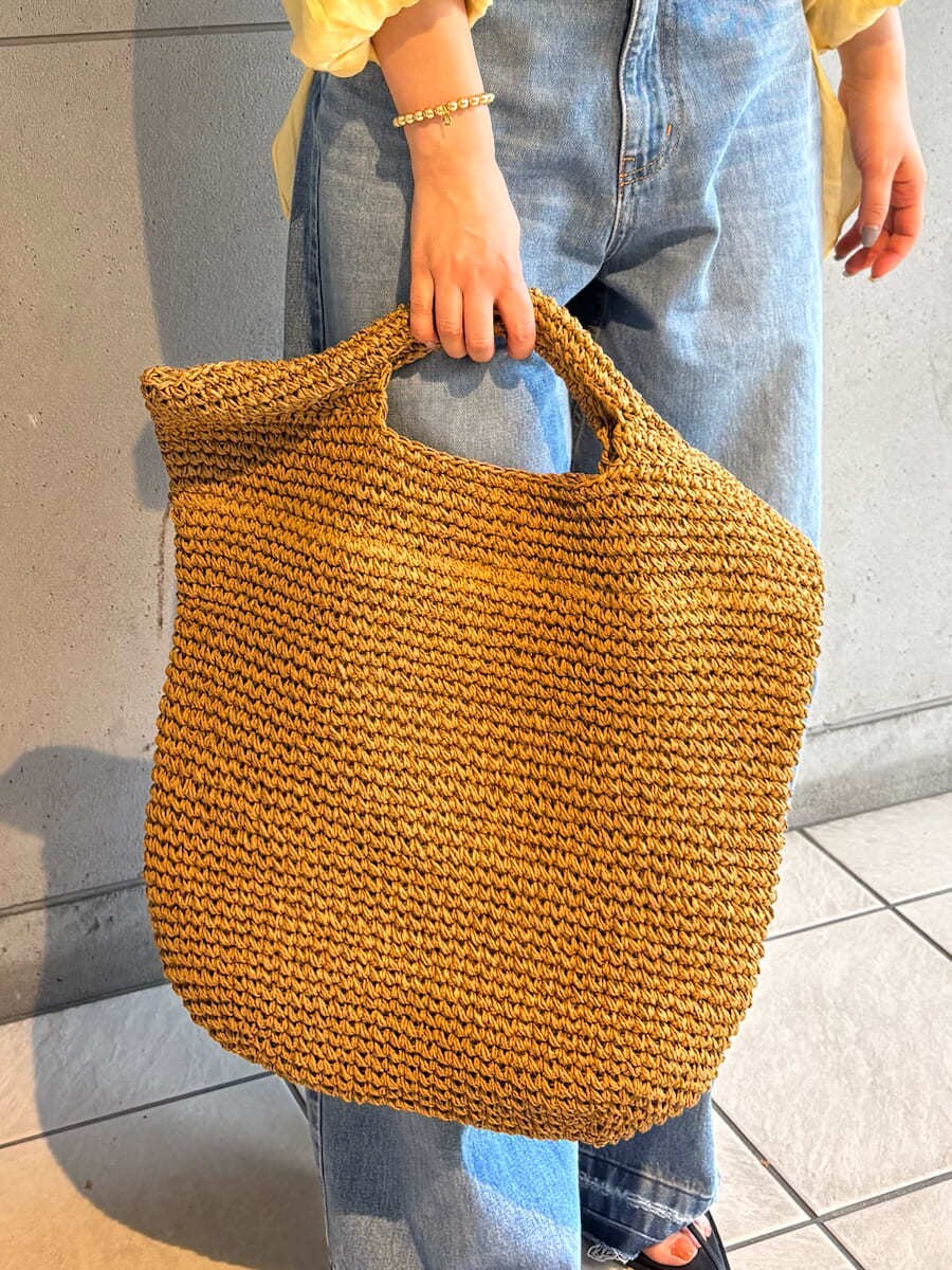 「商品紹介、シャツブラウス、デニムパンツ、リネン、休日、BBQ、大人カジュアル、女子会、ウォッシャブル、撥水、骨格ウェーブ」｜「Mila Owenの【USAGI ONLINE・ZOZO限定カラー】フレンチリネンオーバーサイズシャツ（シャツ/ブラウス、イエロー系）」を使った、Mila Owenさん（レディース・159cm）の春コーディネートの5枚目の写真