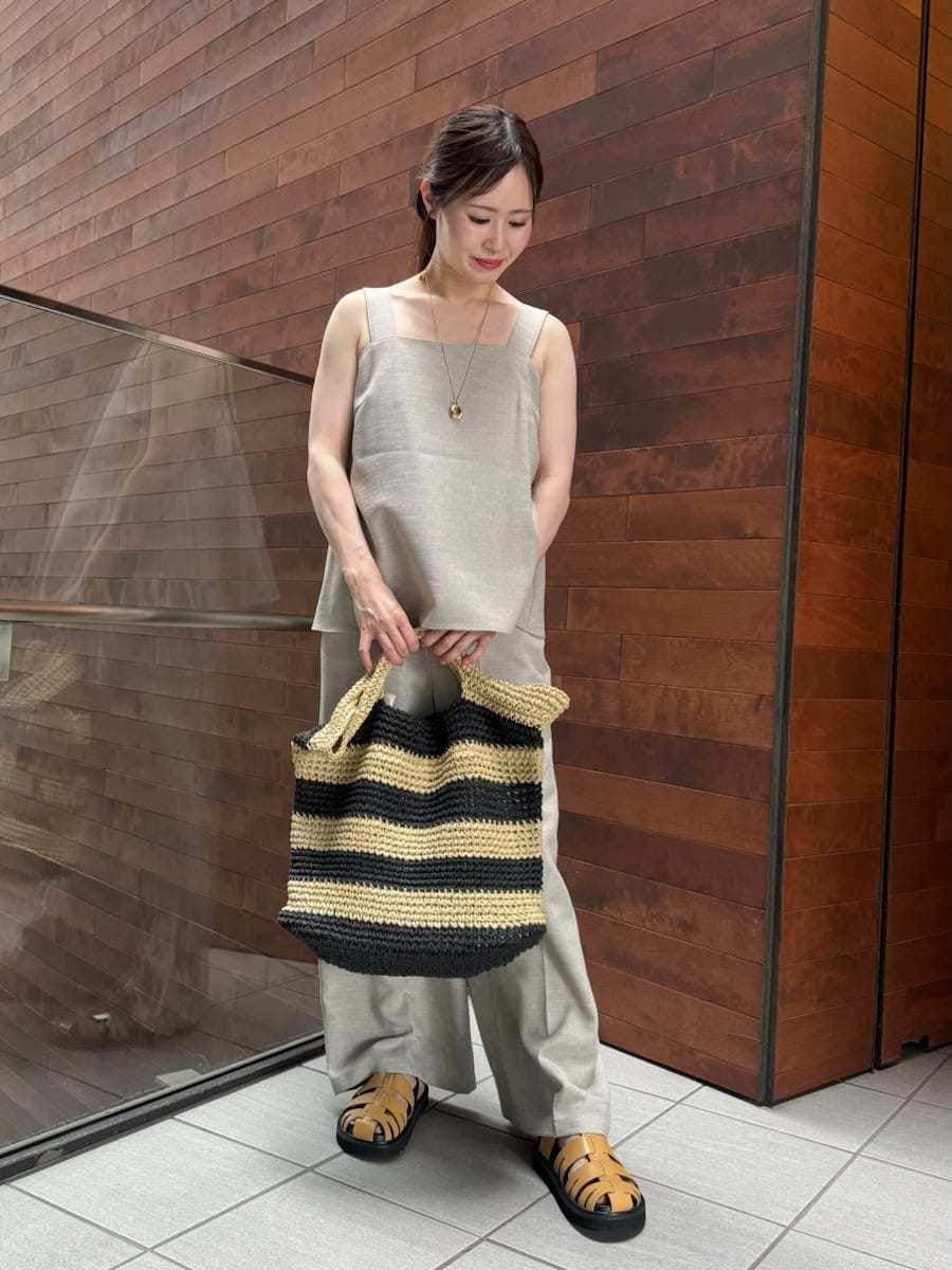 「ワンマイル、低身長コーデ、高身長コーデ、新生活スタート服、オケージョン、フォーマル、デートコーデ、休日、BBQ、レジャー、オフィスコーデ、大人カジュアル、女子会、秋先取りコーデ」｜「Mila OwenのペプラムブラウスSET UP風オールインワン（つなぎ/オールインワン、ベージュ系）」を使った、Mila Owenさん（レディース・160cm）の夏コーディネートの2枚目の写真