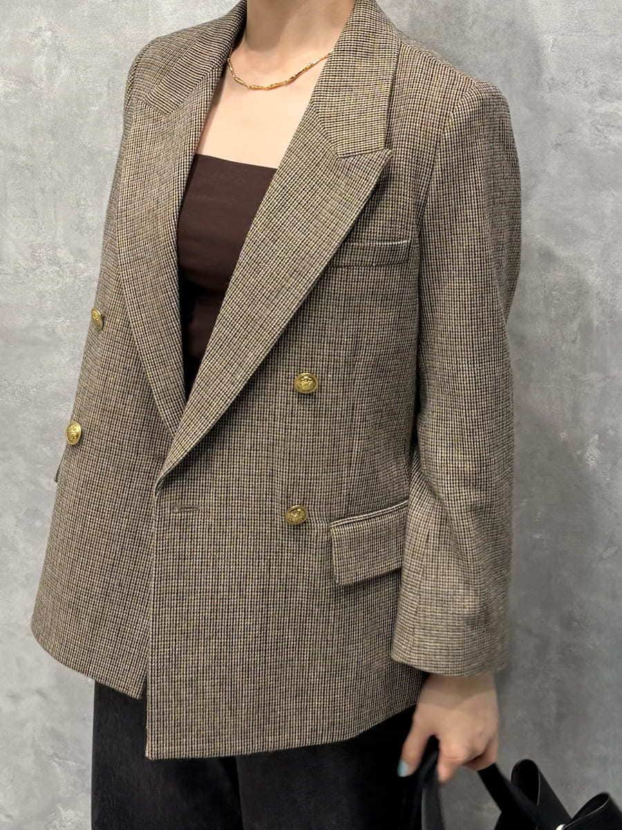 「低身長コーデ、大人カジュアル、秋先取りコーデ」|「Mila Owenのチェック金釦ダブルブレストブレザー(テーラードジャケット、その他)」を使った、Mila Owenさん(レディース・155cm)の夏コーディネートの4枚目の写真