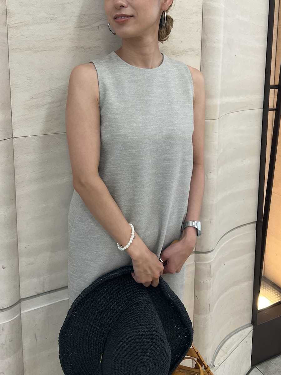 「ロングワンピース、スリット、低身長コーデ、高身長コーデ、デートコーデ、休日、大人カジュアル、女子会」｜「Mila OwenのリネンライクアメスリＩラインマキシワンピース（ワンピース、ベージュ系）」を使った、Mila Owenさん（レディース・158cm）の夏コーディネートの4枚目の写真