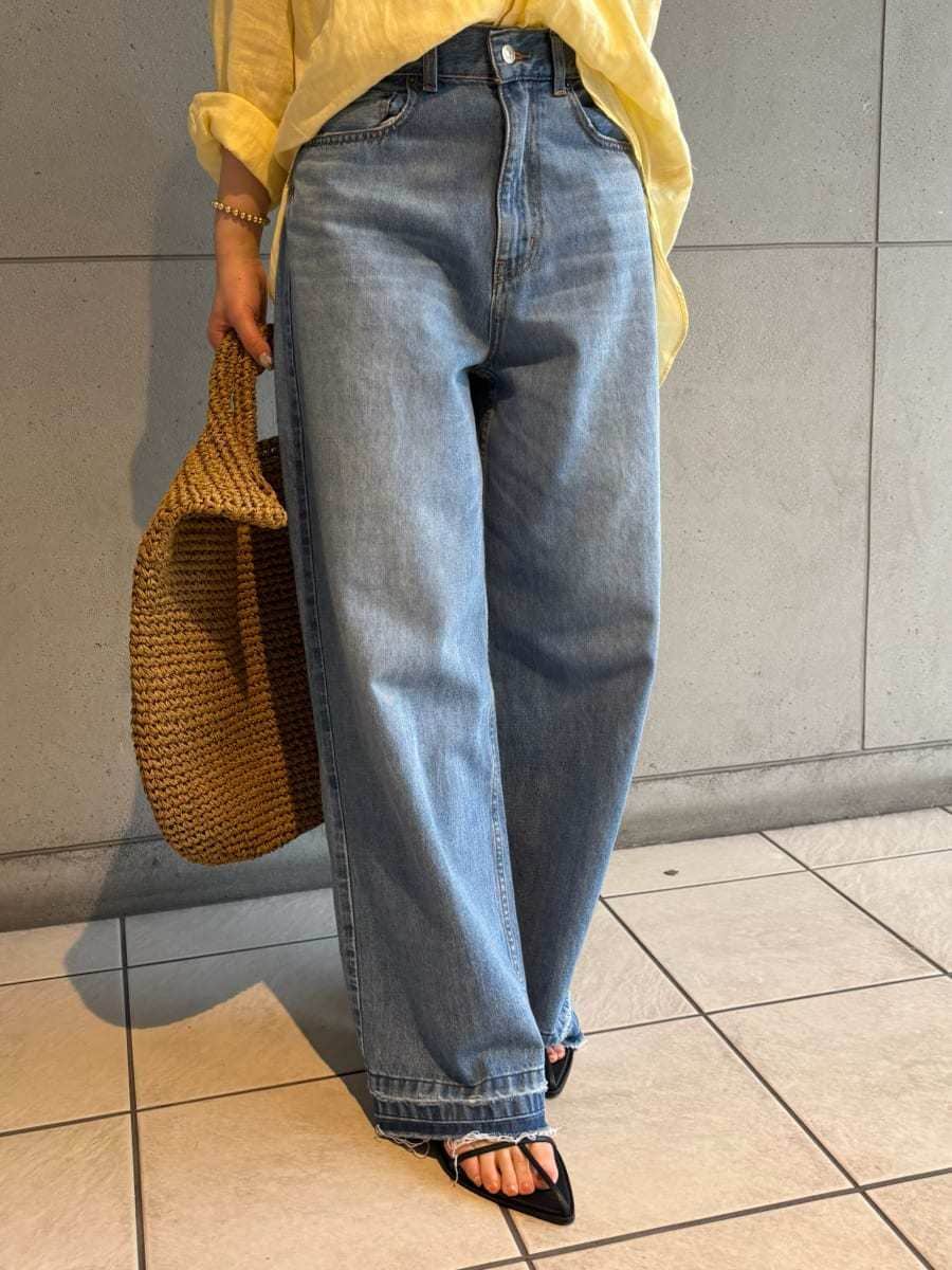 「商品紹介、シャツブラウス、デニムパンツ、リネン、休日、BBQ、大人カジュアル、女子会、ウォッシャブル、撥水、骨格ウェーブ」｜「Mila Owenの【USAGI ONLINE・ZOZO限定カラー】フレンチリネンオーバーサイズシャツ（シャツ/ブラウス、イエロー系）」を使った、Mila Owenさん（レディース・159cm）の春コーディネートの4枚目の写真