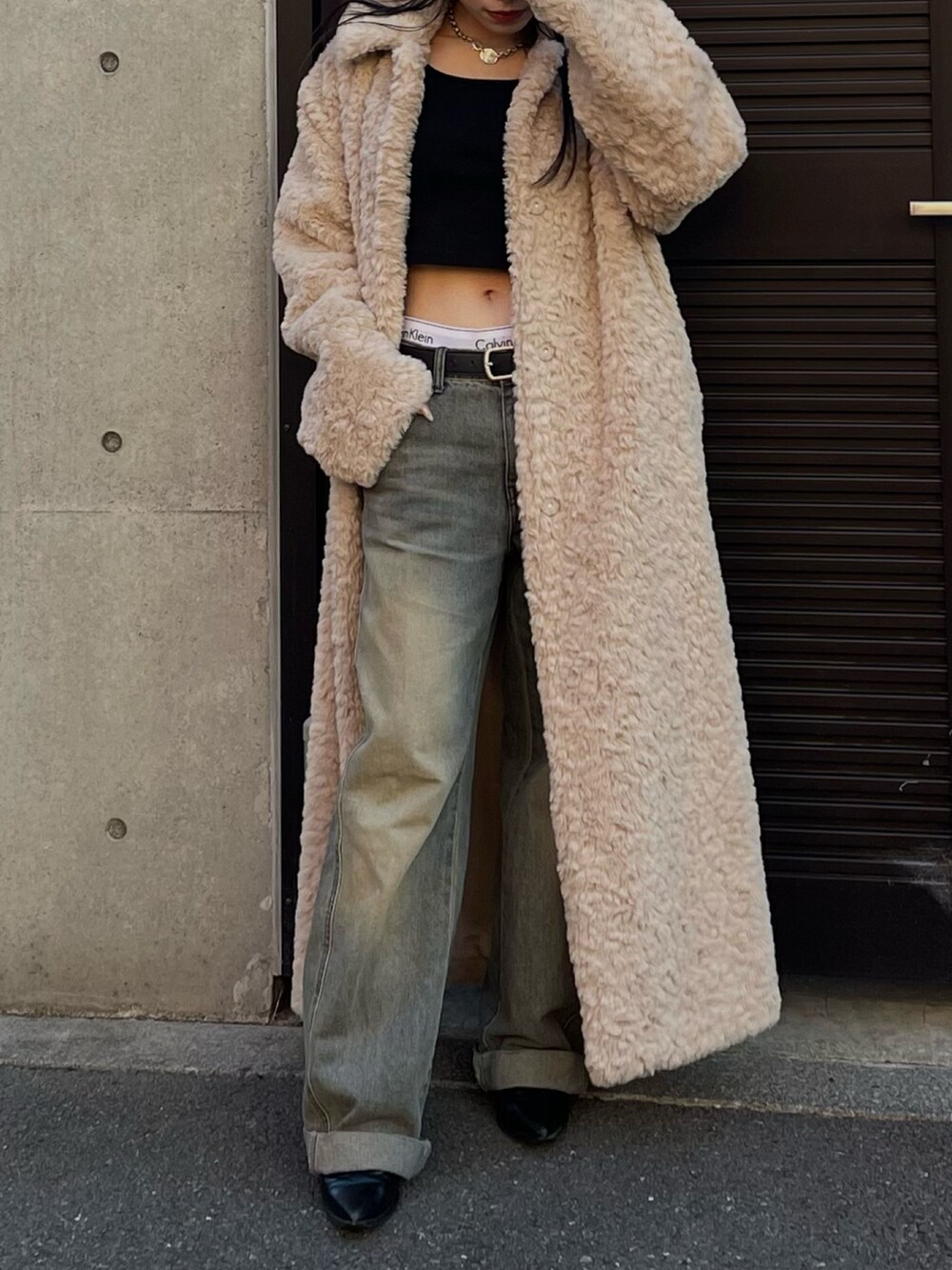 「アウター、アウターコーデ、コート、ロングコート、ファーコート、ファー、低身長、低身長コーデ、低身長女子、EVRIS 」｜「EVRISのロングフェイクファーコート（チェスターコート、ホワイト系）」を使った、越後 穂乃香さん（レディース・150cm）の冬コーディネートの3枚目の写真