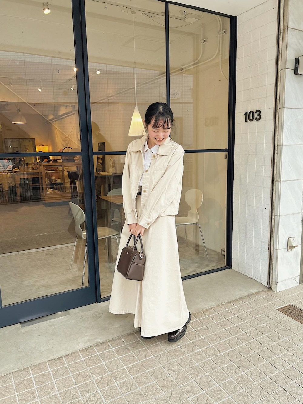 「春、春ファッション、淡色、淡色女子、淡色コーデ、淡色女子と繋がりたい、RiLi STORE、無印良品、Lattice、UNIQLO、セットアップ」｜「RiLiのアイテム（ボストンバッグ、ブラウン系）」を使った、manaminさん（骨格ナチュラル・レディース・160cm）の春コーディネートの3枚目の写真