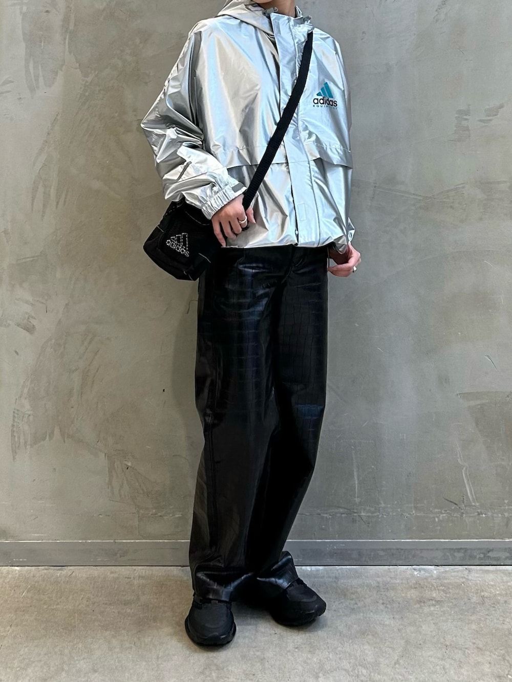 adidas Originals - Adidas エキップメント メタリック ウインドブレーカー（新品） エキップメント メタリック ウインドブレーカー、スモール