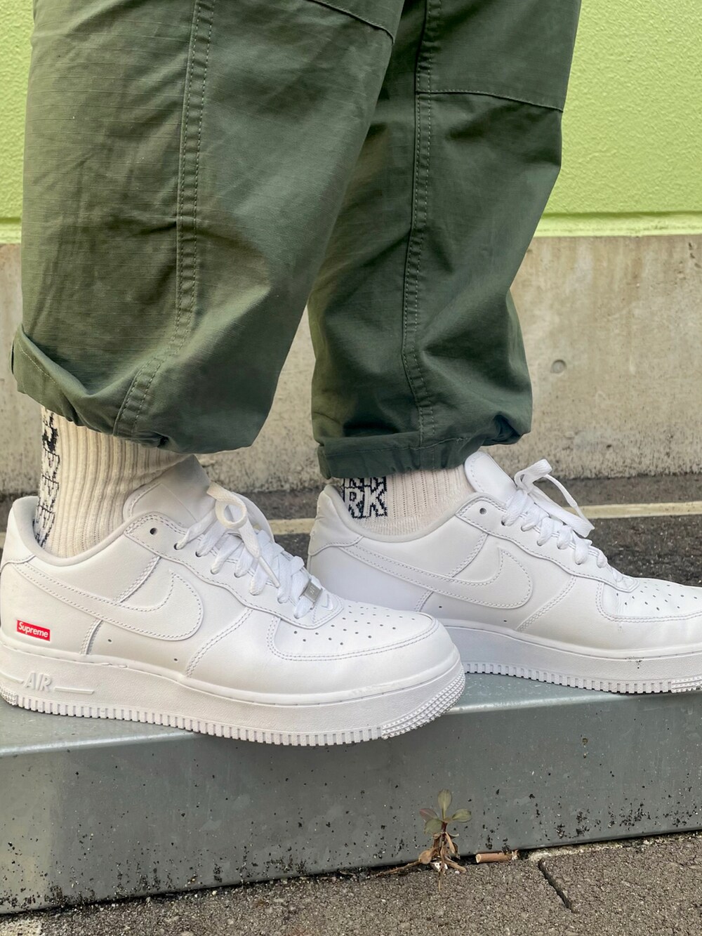 「お洒落さんとつながりたい、ビッグシルエット、スニーカーコーデ、ootd、ストリートMIX、ナイキ、NIKE、ストリート、古着、休日スタイル、古着MIX、スニーカー、スニーカー好きと繋がりたい、NIKE AIR FORCE、秋コーデ」｜「NIKEのNIKE AS M NSW JKT HD ANRK QS 【SP】（ナイロンジャケット、ブラック系）」を使った、tesshigramさん（メンズ・173cm）の冬コーディネートの4枚目の写真