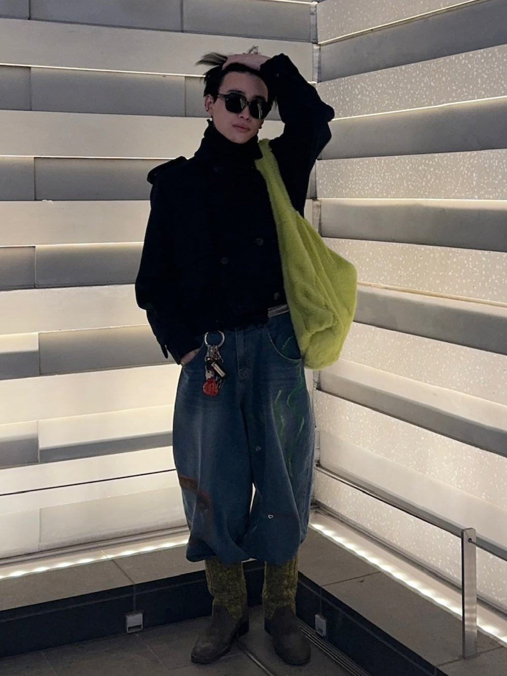 「カジュアルコーデ、メンズファッション、デニム、リラックススタイル、ワイドデニム、さし色、ブーツイン、FEKETE、Dior」｜「VINTAGEのアイテム（ブーツ、グリーン系）」を使った、bun927bunさん（メンズ・180cm）の冬コーディネートの3枚目の写真