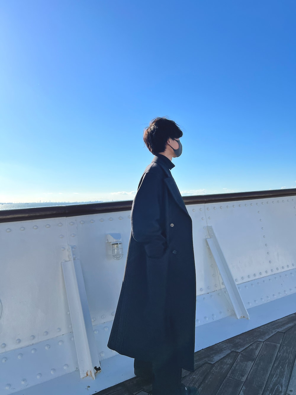 「きれいめカジュアル、お洒落さんとつながりたい、ビッグシルエット、ディズニーコーデ、ディズニー、ディズニーランド、ディズニーシー、黒、モノトーン、休日スタイル、クリスマス、LIDnM、タートルネック、ダウンジャケット、コート」｜「LIDNMのWOOL GABA IRREGULAR SLEEVE LOOSE PUFFER（ダウンジャケット/コート、グレー系）」を使った、Yuuki さん（メンズ・175cm）の冬コーディネートの2枚目の写真