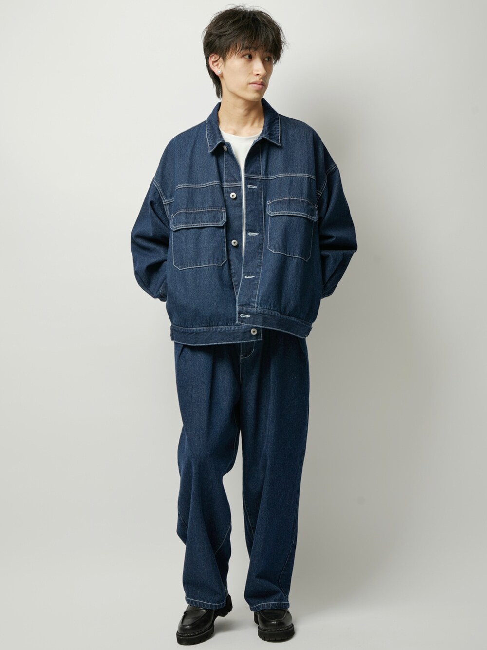 「秋のコーデ、デニム、デニムコーデ、デニムセットアップ、セットアップ、秋服準備はじめました、今日のコーデ、カジュアル、ストリート、きれいめカジュアル、おしゃれさんと繋がりたい、いいね、save、フォローお願いします🤑、いいね返し、シンプルコーデ、ジャケットコーデ」｜「JUNREDのヴィンテージデニムルーズブルゾン（デニムジャケット、ブルー系）」を使った、Junyaさん（メンズ・175cm）の夏コーディネートの3枚目の写真
