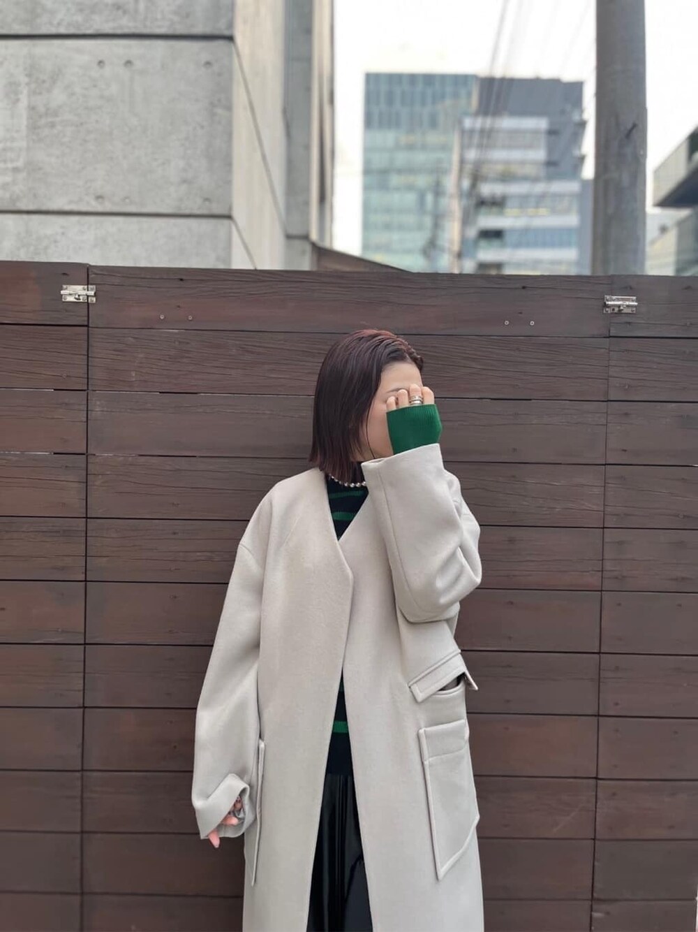 UN3D.のノーカラーコートを使った人気ファッション UN3D.のノーカラーコートを使った人気ファッション