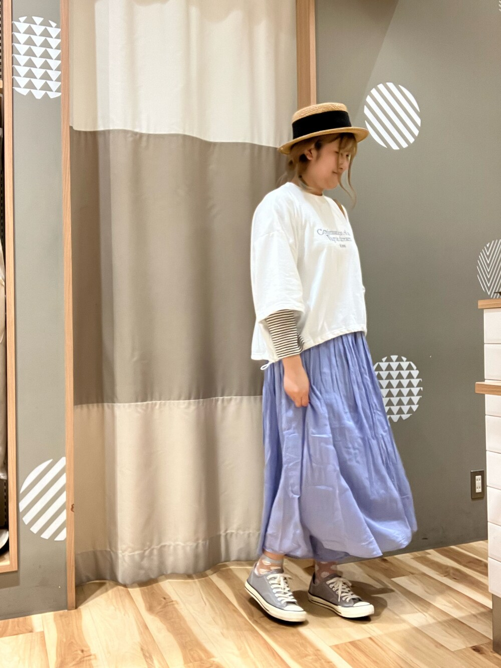 「サマンサ モスモス(Samansa Mos2)、サマンサモスモスブルー、blue、夏コーデ、雨の日コーデ、オトナカジュアル、お出かけコーデ、スニーカー、大人可愛い、ゆったりコーデ」｜「Samansa Mos2 blueのボイルギャザースカーチョ（その他パンツ、ブルー系）」を使った、もっちゃんさん（レディース・163cm）の春コーディネートの5枚目の写真