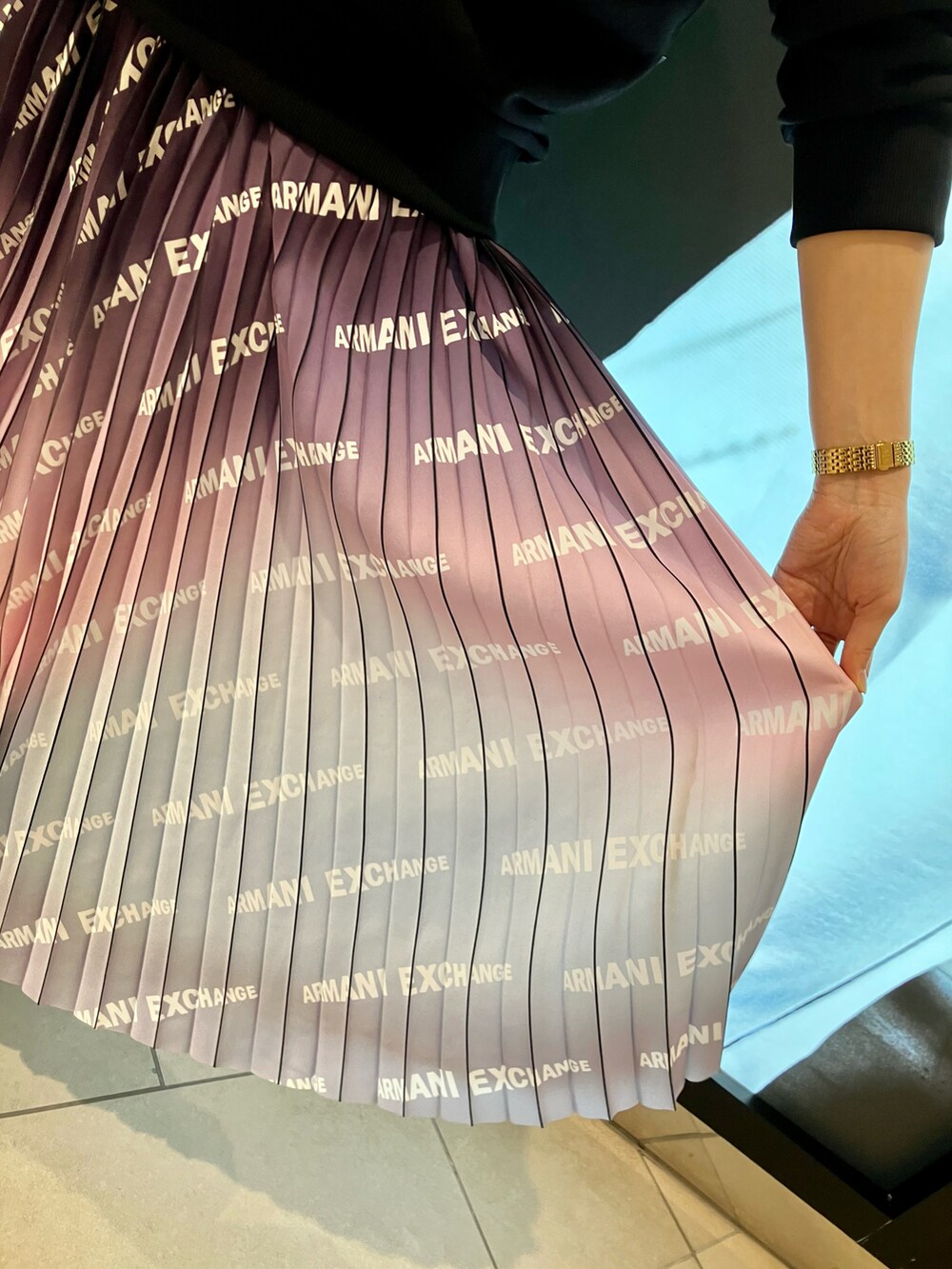 「シンプルコーデ、オーバーサイズ、armaniexchange、アルマーニエクスチェンジ、オトナカジュアル、カジュアルコーデ」|「ARMANI EXCHANGEのアイテム(キャップ、ブラック系)」を使った、EWさん(レディース・158cm)の冬コーディネートの2枚目の写真