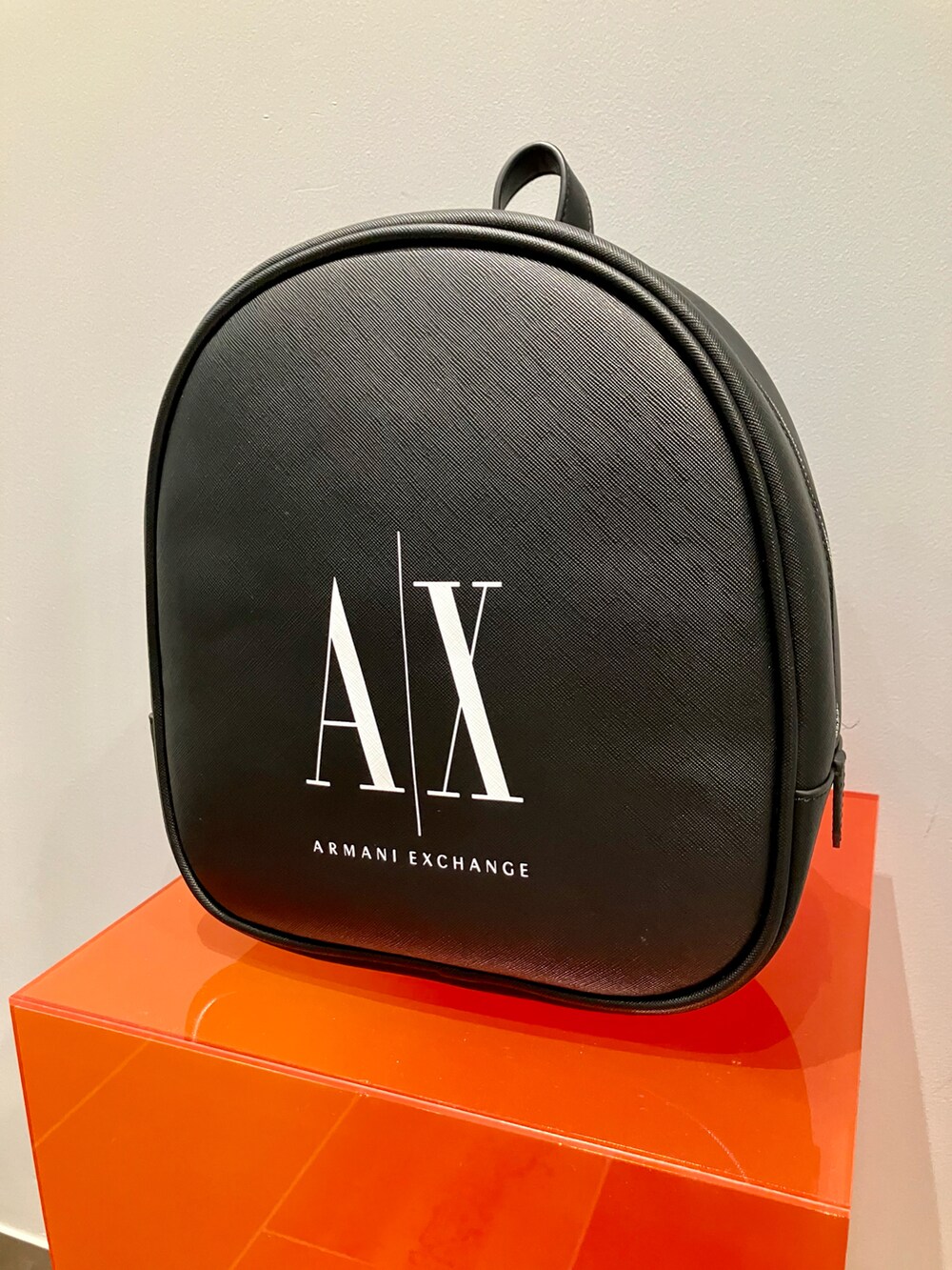 「シンプルコーデ、オーバーサイズ、armaniexchange、アルマーニエクスチェンジ、オトナカジュアル、カジュアルコーデ」|「ARMANI EXCHANGEのアイテム(キャップ、ブラック系)」を使った、EWさん(レディース・158cm)の冬コーディネートの4枚目の写真