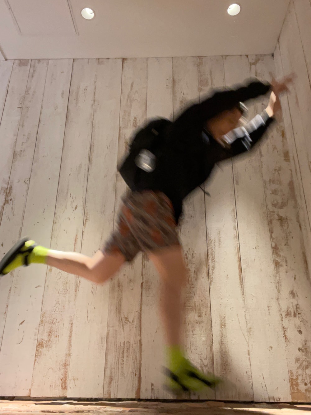 「美容師夫婦、大人のリンクコーデ、ユニセックス、黒ロンT、ハーフパンツ、黒サンダル、サンダル×靴下、四条河原町」｜「TevaのTEVA / HURRICANE XLT2（サンダル、ブラック系）」を使った、sm3412kmzさん（レディース・158cm）の夏コーディネートの3枚目の写真