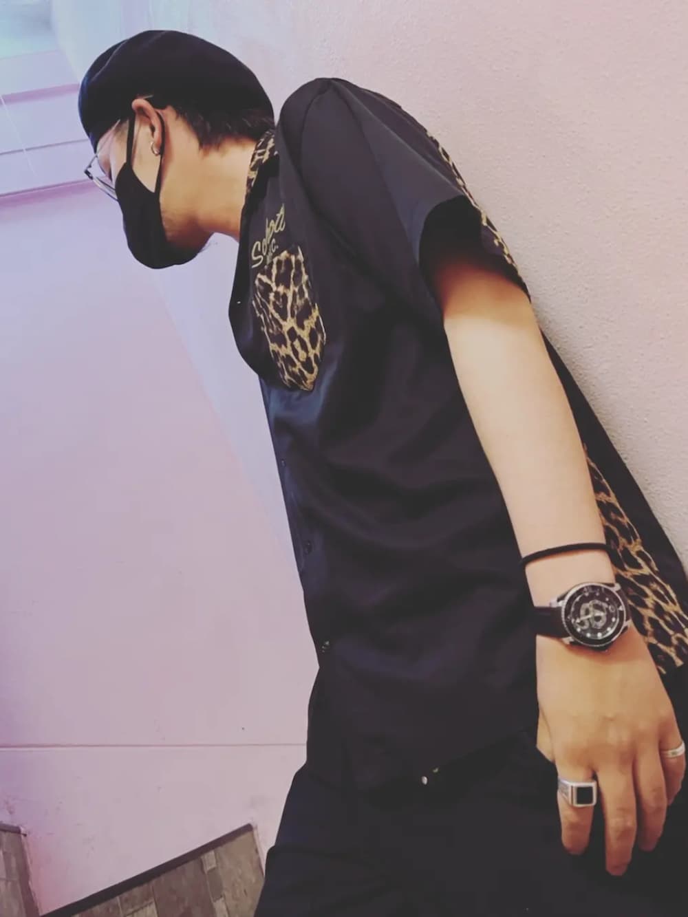「夏、メンズコーデ、アニマル柄、レオパード、SCHOTT」｜「schottのANIMAL PRINT COMBI SHIRT/アニマルプリント コンビシャツ（シャツ/ブラウス、ブラック系）」を使った、Ryo  Kuramochiさん（メンズ・172cm）の夏コーディネートの2枚目の写真