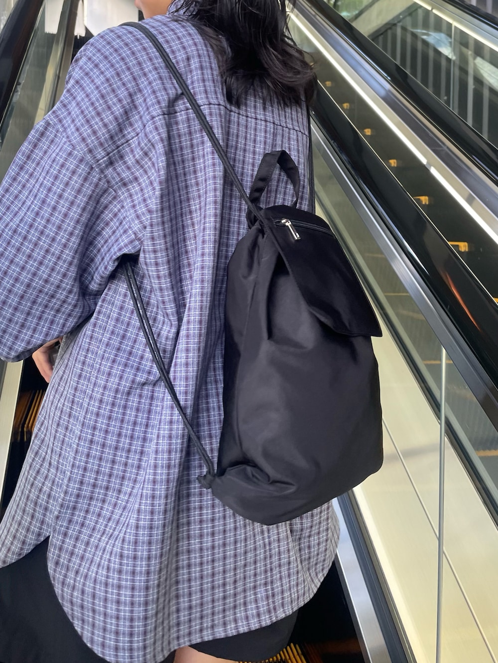 「キャップ、キャップ女子、チェック、チェックシャツ、秋コーデ、シャツスタイル」｜「COLONY 2139の厚底モカシンシューズ（モカシン/デッキシューズ、ブラック系）」を使った、LEIさん（レディース・156cm）の秋コーディネートの3枚目の写真