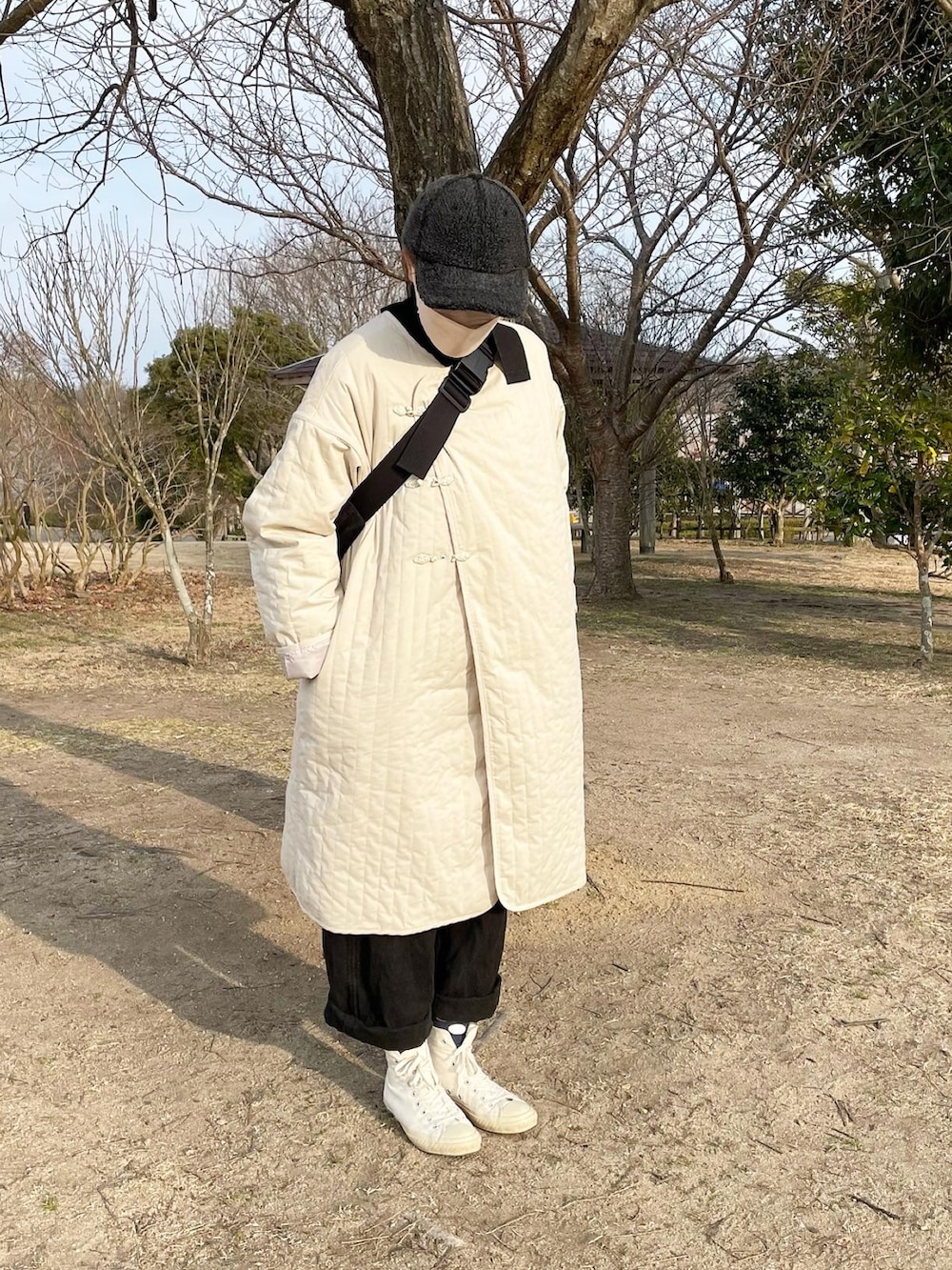 「オトナ女子、シンプル」｜「OMNESのインナーダウンロングジャケット（ダウンジャケット/コート、ベージュ系）」を使った、ちさん（レディース・160cm）の冬コーディネートの3枚目の写真