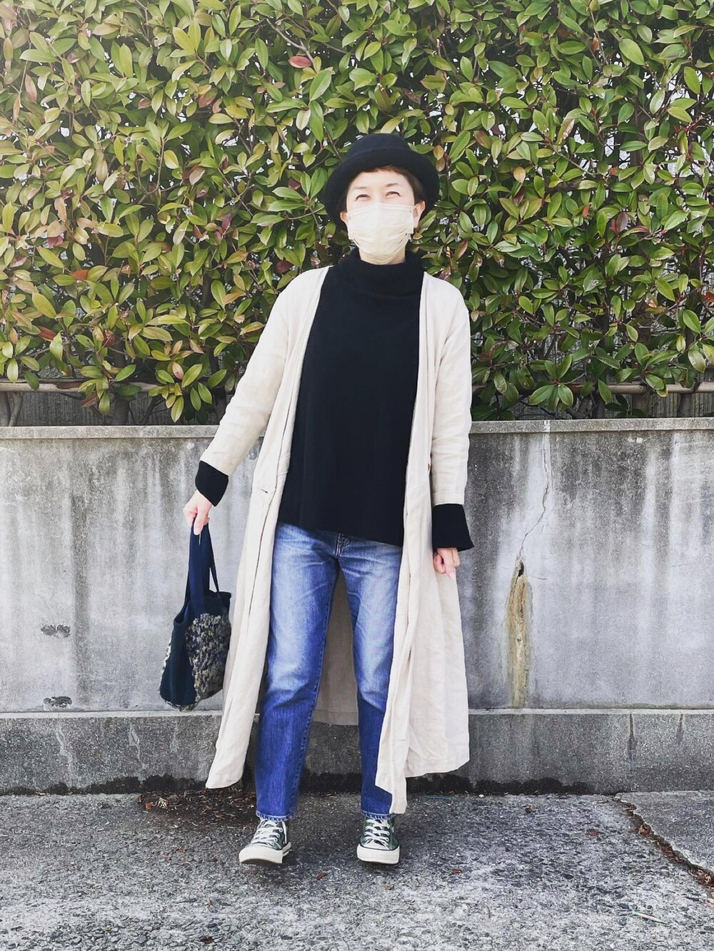 「シンプル、カジュアルコーデ」｜「D.M.G.のアイテム（デニムパンツ、ブルー系）」を使った、ちさん（レディース・160cm）の春コーディネートの2枚目の写真