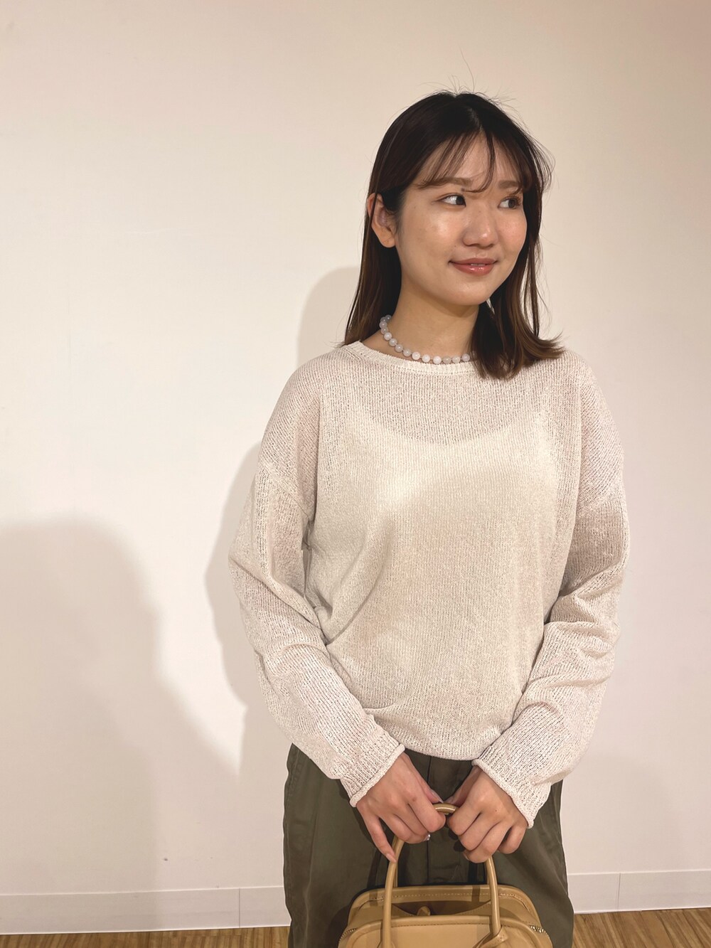 「タイトスカート、タイトスカートコーデ、メッシュ、メッシュニット、メッシュトップス、夏、夏コーデ、春、春コーデ、春夏コーデ、カジュアルコーデ、カジュアル」｜「Whim Gazetteのリネンメッシュプルオーバー（シャツ/ブラウス、ベージュ系）」を使った、wgmasagoさん（レディース・166cm）の春コーディネートの4枚目の写真