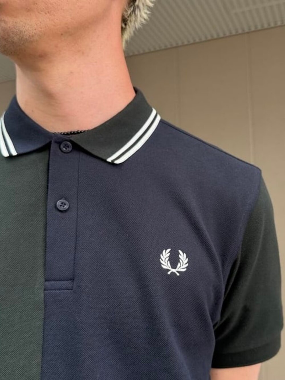 その他のポロシャツを着用したメンズの夏コーディネートの3枚目の写真