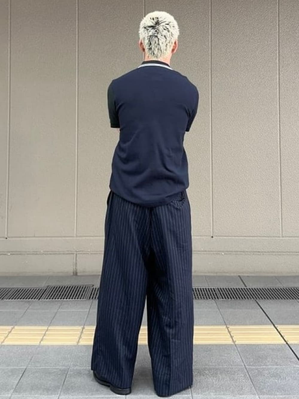 その他のポロシャツを着用したメンズの夏コーディネートの2枚目の写真