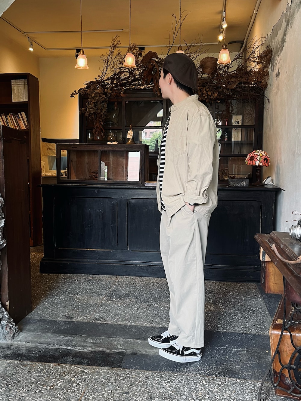 「summer、日系極簡、Taiwan、KANGOL、VANS、MUJI」｜「VANSのVANS ヴァンズ SKATE SK8-LOW スケート スケートロー VN0A5FCFY28 BLACK/WHITE（スニーカー、ブラック系）」を使った、vantomさん（レディース・158cm）の夏コーディネートの2枚目の写真