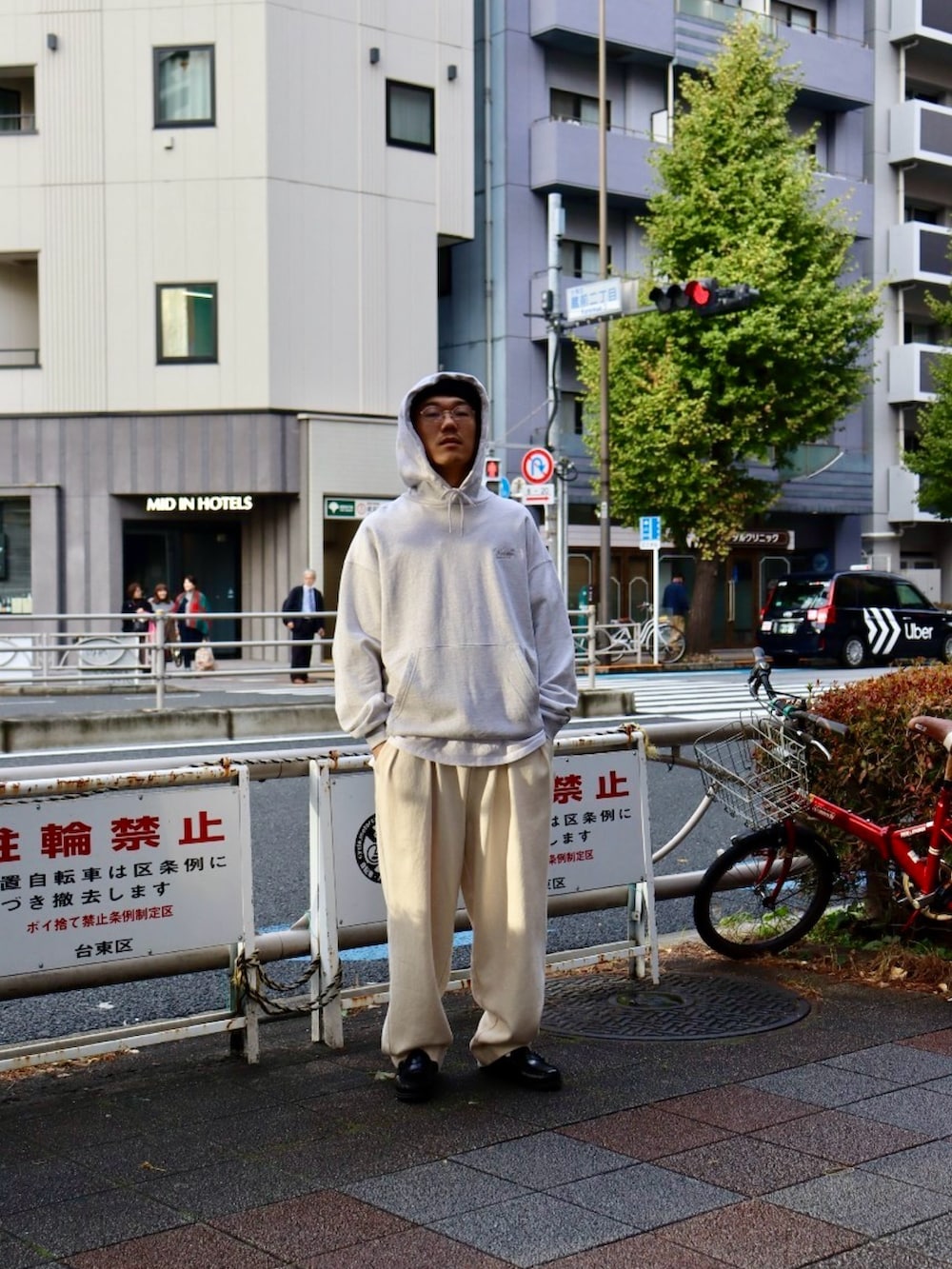 「スタジャン、スタジャン×パーカー、スタジャンコーデ、パーカー、パーカーコーデ、パーカー グレー、keboz、真冬のあったかスタイル」｜「KEBOZのMELTON & LEATHER VARSITY JACKET 24FW（スタジャン、グレー系）」を使った、hyugaさん（メンズ・173cm）の冬コーディネートの5枚目の写真